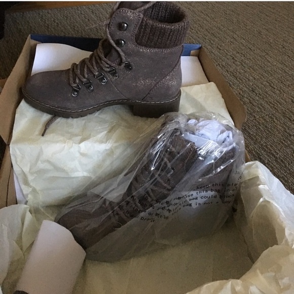 Bass Glamour Combat Boots. NWT Size 6 - Picture 8 of 8