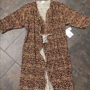 LuLaRoe Shirley Leopard M 🦄🦄🦄🦄🦄🦄
