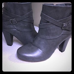Steve Madden gray booties - great condition!