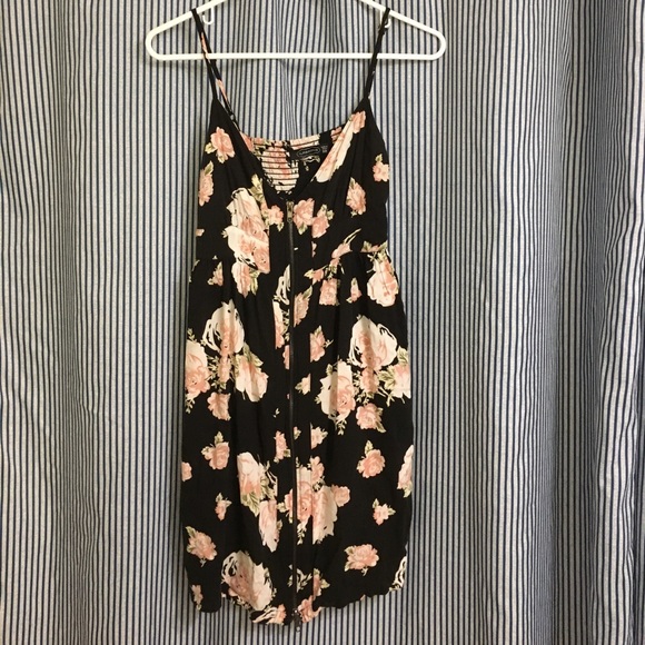 Forever 21 Dresses & Skirts - Cute Stretchy Floral Dress