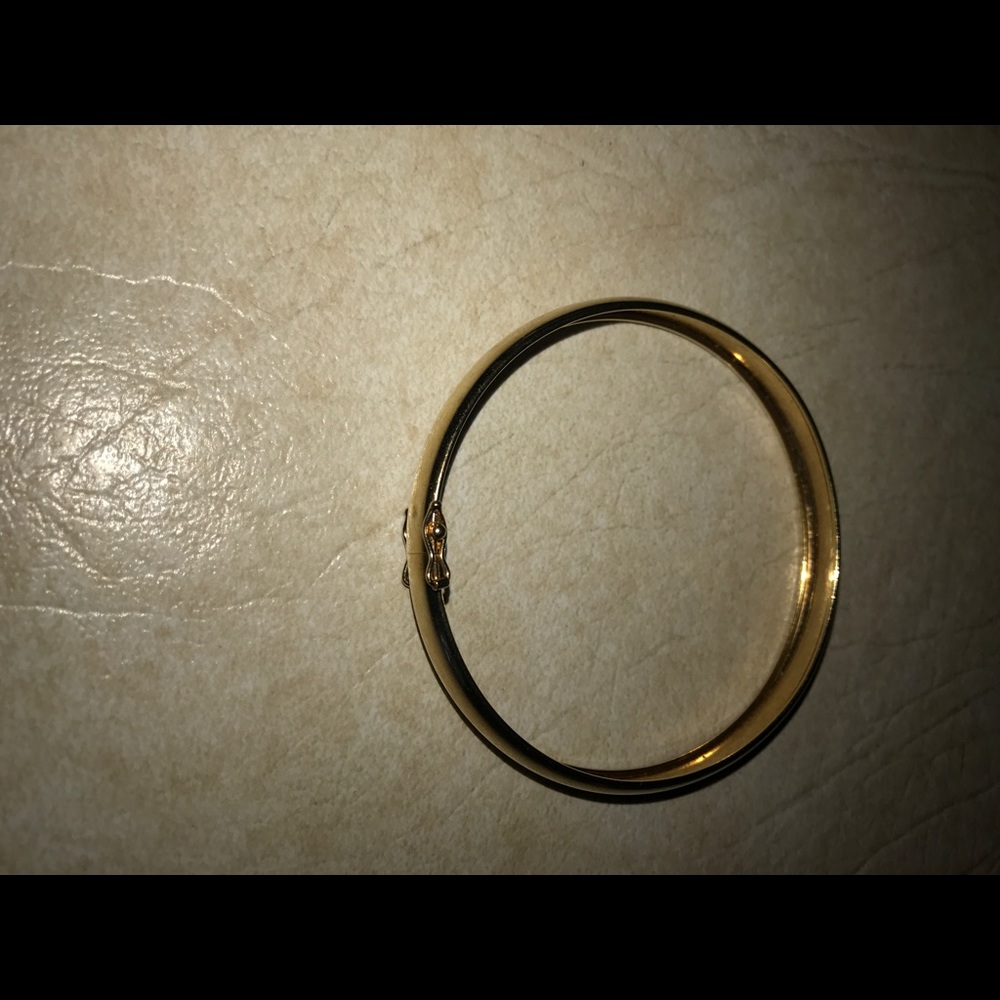Gold plain bracelet