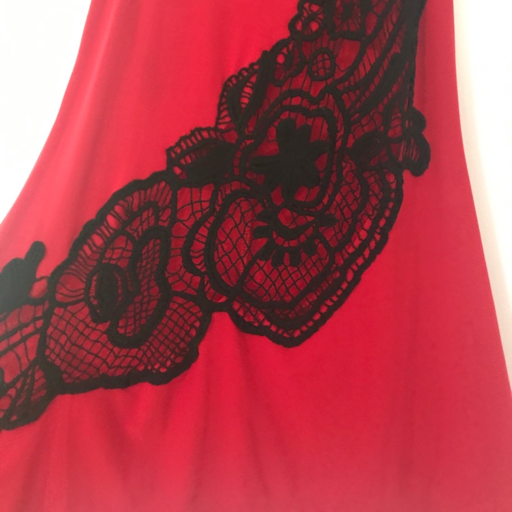 Red top - Picture 2 of 4
