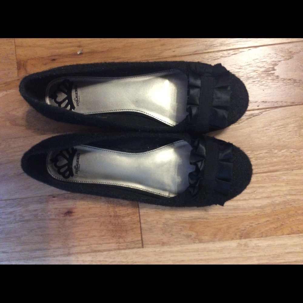 Fergalicious Black Flats size 9 EUC