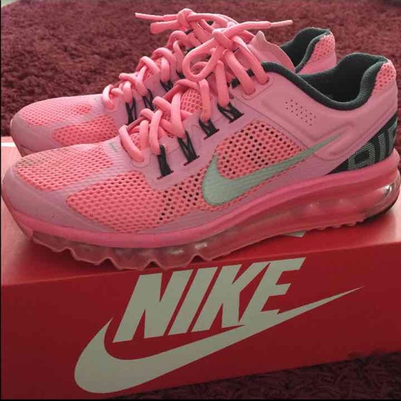 Rare woman's Nike AirMax size 8 - Picture 1 of 4