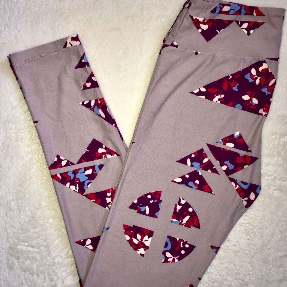 SOLD** LuLaRoe One Size Leggings