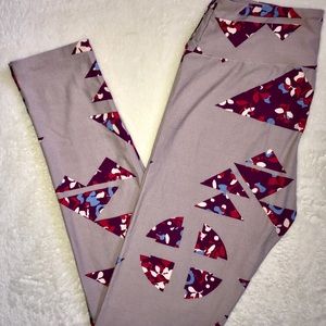 SOLD** LuLaRoe One Size Leggings