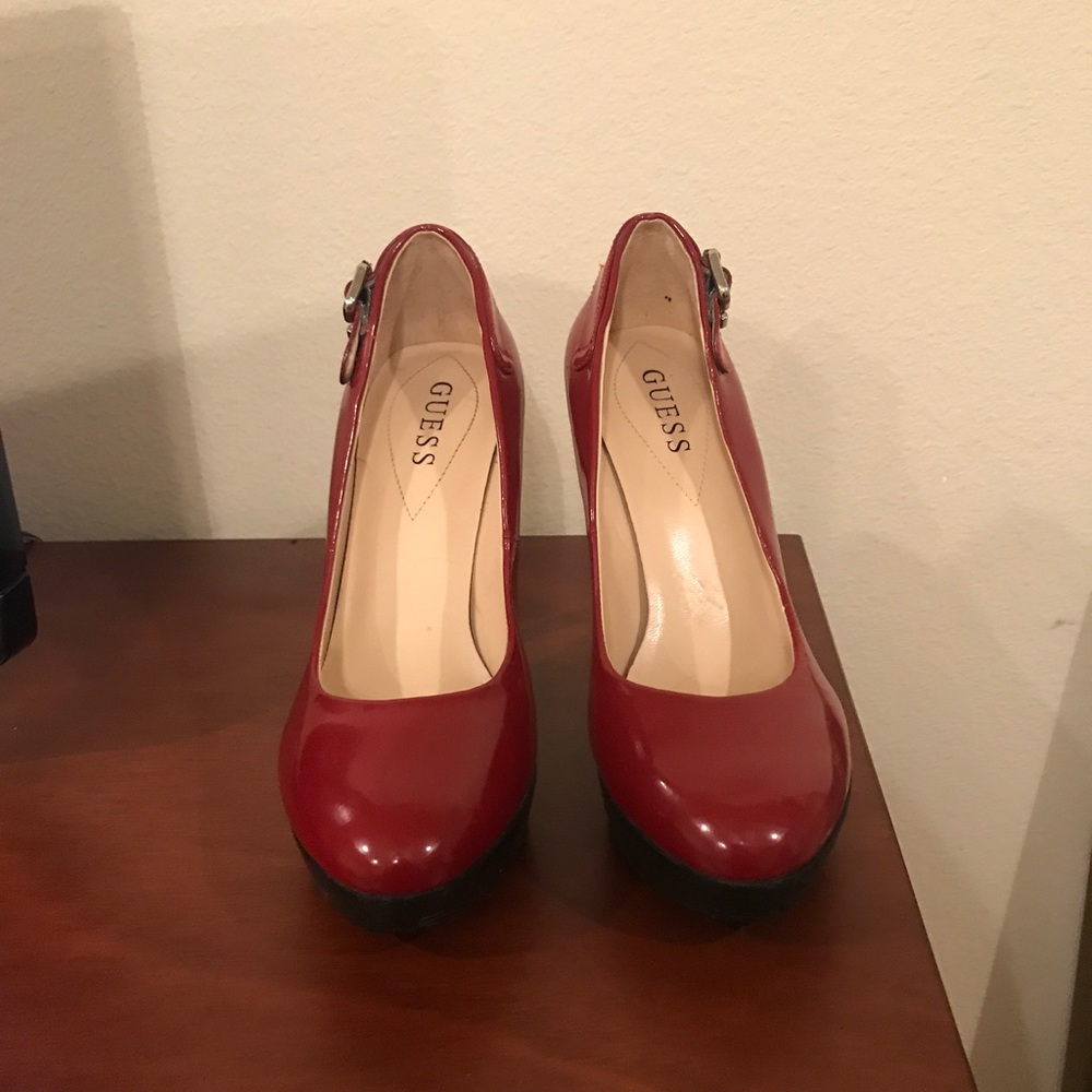 ‼️‼️SOLD‼️‼️Guess pumps size 8
