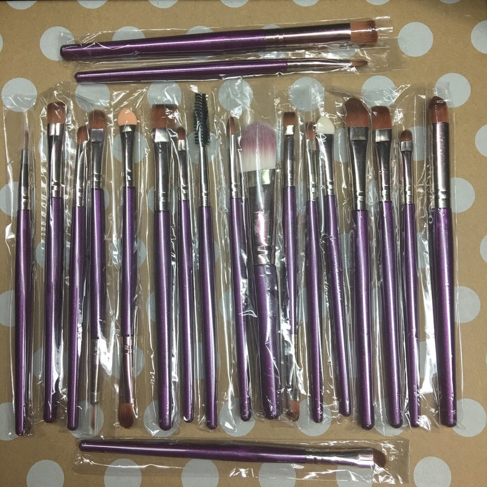 Set of 20 Matching Makeup Brushes