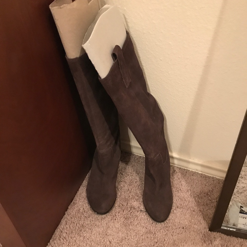 ‼️‼️SOLD‼️‼️Carlos Santana suede boots size 8