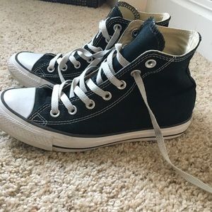 Black and white converse. Size 7.