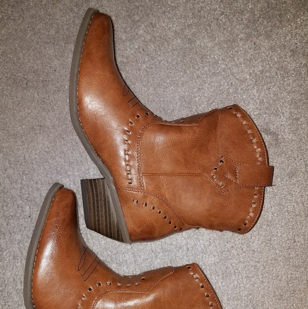 Boots - Picture 3 of 3