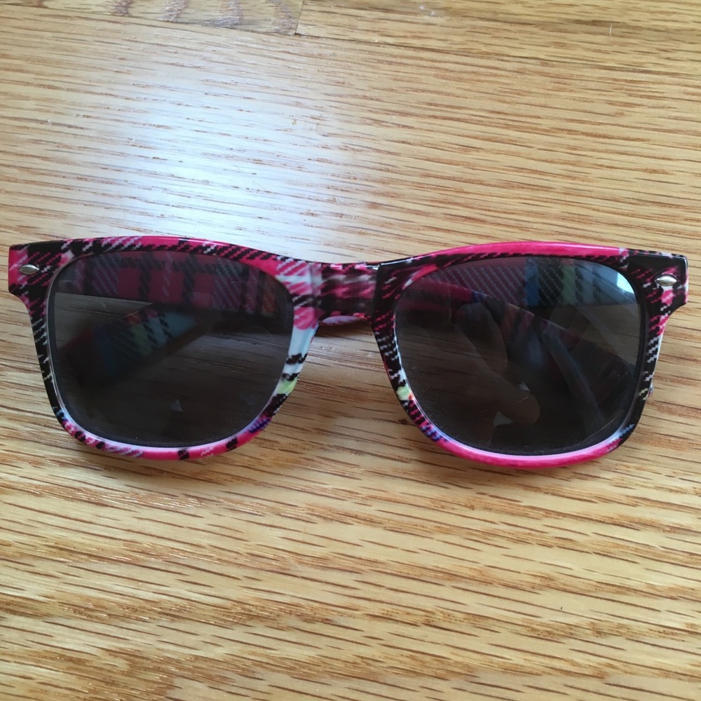 pink sunglasses