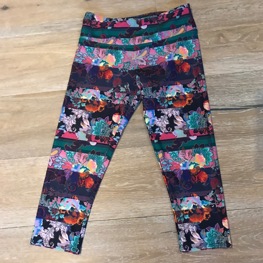Onzie Printed Leggings in size S/M by the Onzie