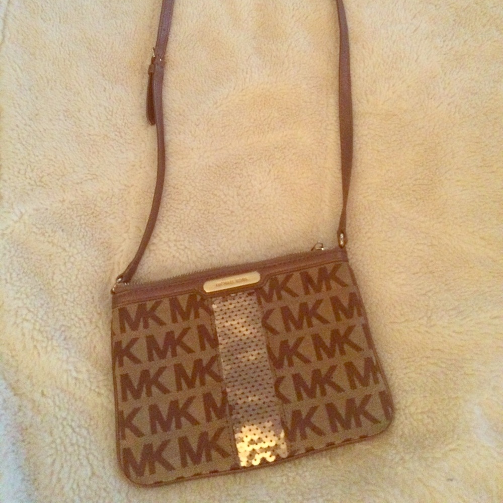 Micheal Kors cross body bag