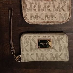 Michael Kors Signature Wallet