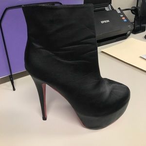 Black heel booties