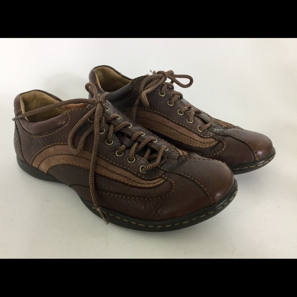 Born Women's 7.5 brown textured leather sneakers