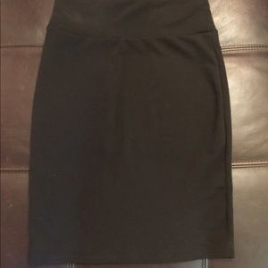 Lularoe solid black M Cassie skirt NWOT