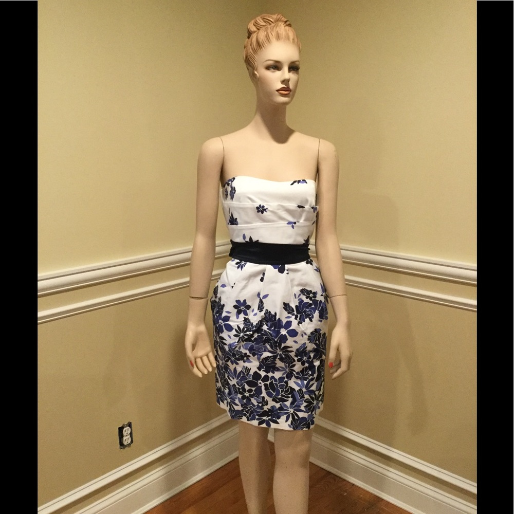 Strapless flower design dress