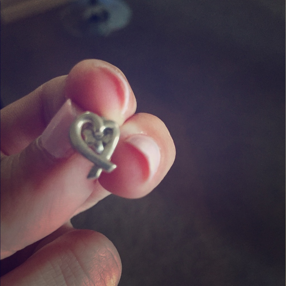 AUTHENTIC - TIFFANY & CO loving heart earrings