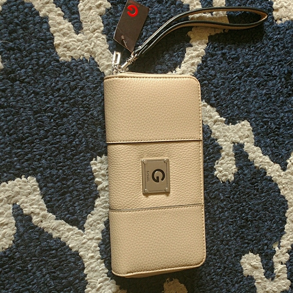 Guess Wristlet