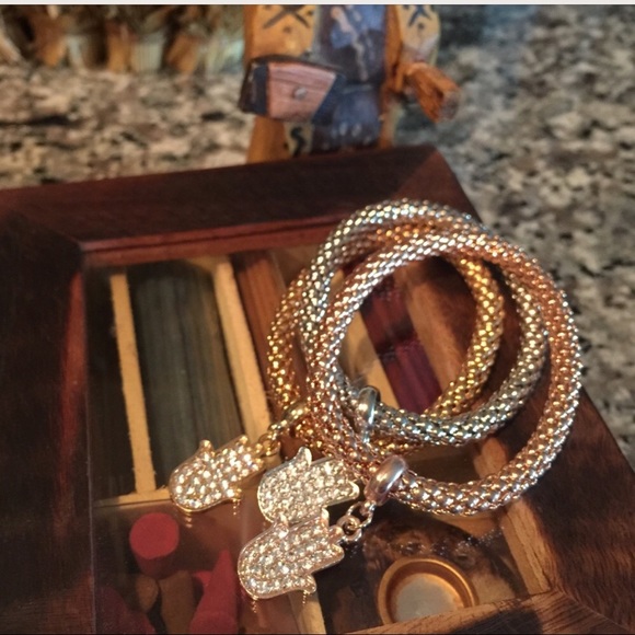 3 Pcs Bracelets Set elegant design, very Beautiful - Picture 2 of 4