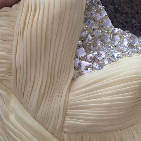 Gorgeous light yellow prom dress by Cache - Picture 4 of 7