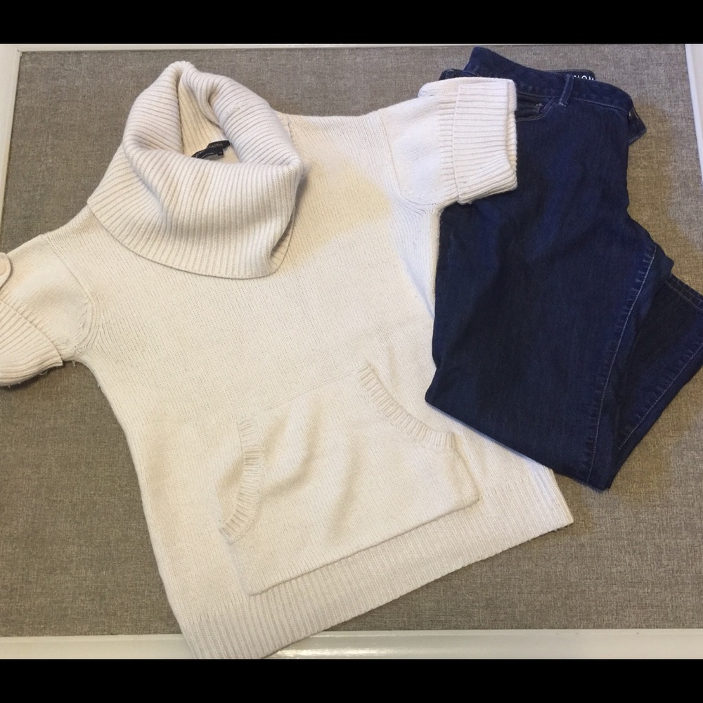 CCO**BCBG Sweater**//🍂🍁Great for Fall 🍁🍂