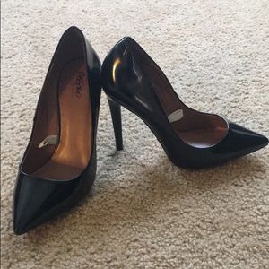 Pointed toe pumps