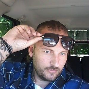 Meet your Posher, Levi