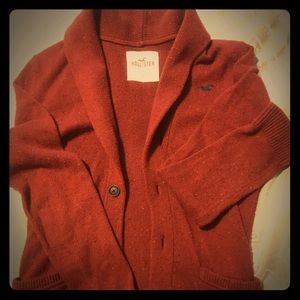 HOLLISTER RUST COLORED CLASSIC CARDIGAN SWEATER