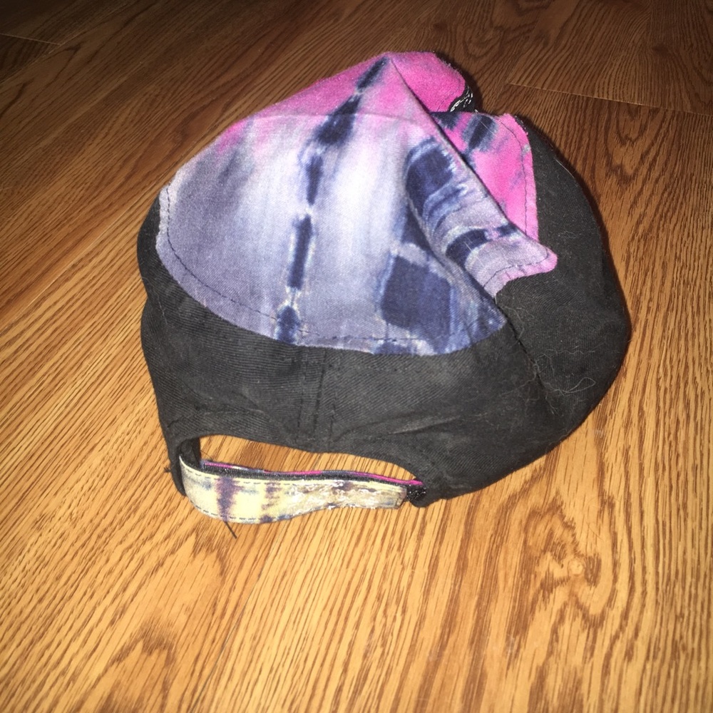 Cross hat - Picture 2 of 3