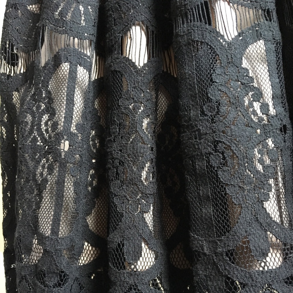 ‼️SOLD IN BUNDLE‼️ Gianni Bini Lace Dress - Picture 4 of 8