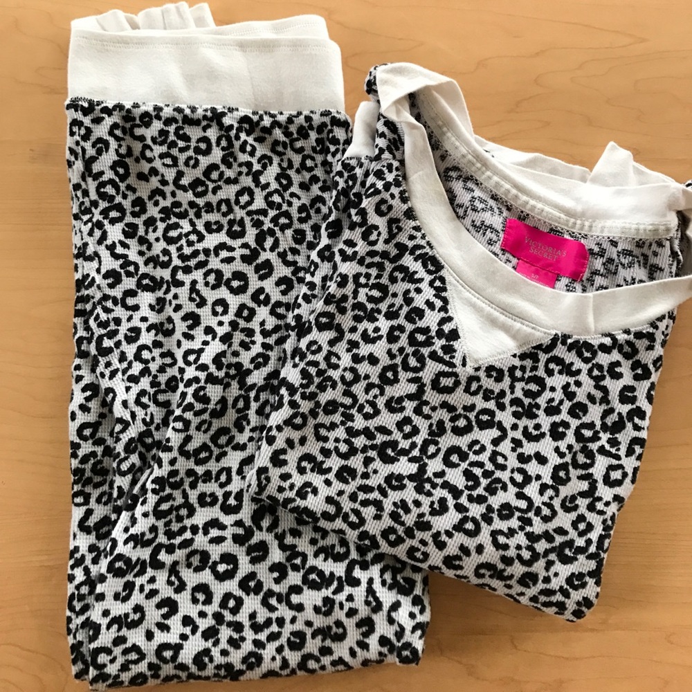 Adorable pajama set!