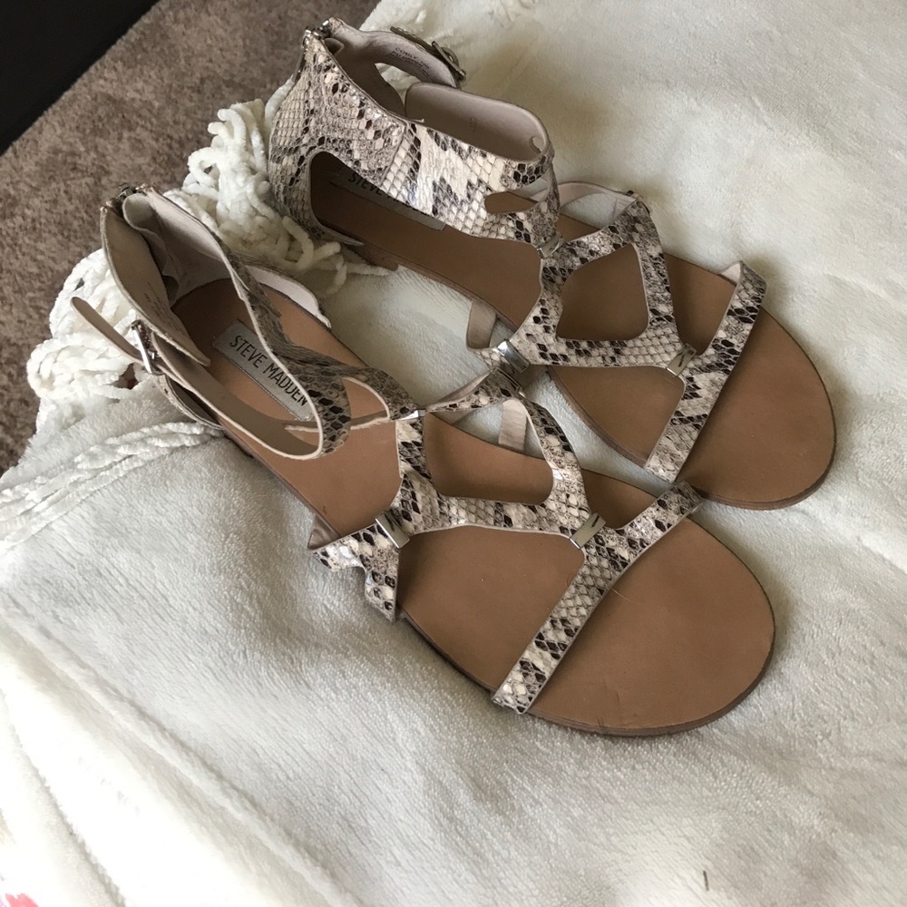 steve madden flats so cute!