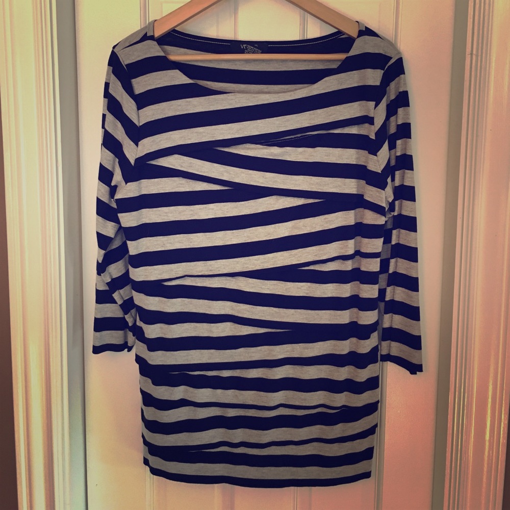 Navy blue zig zag pattern 3/4" sleeve top