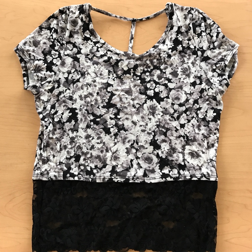 Super cute, long crop top!