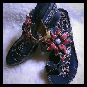 NWOT L' Artiste Purple leather Shada wedge sandles