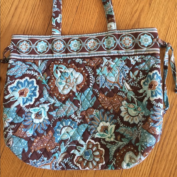 Vera Bradley Handbags - Make an Offer!  😊 Vera Totebag. 🦋
