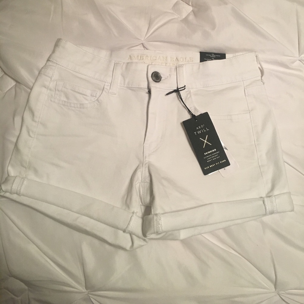 ✨SOLD✨ NWT AEO white twill shorts