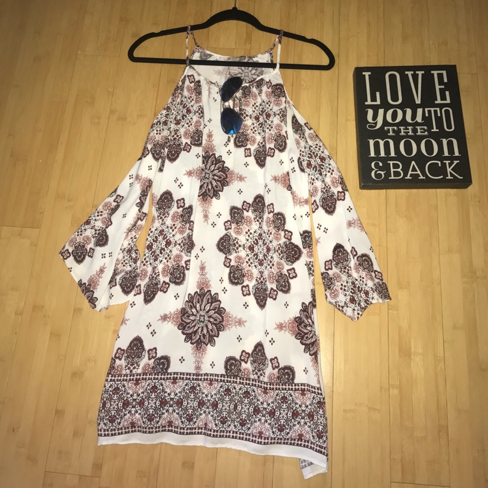 Gorgeous off shoulder dress 🌸