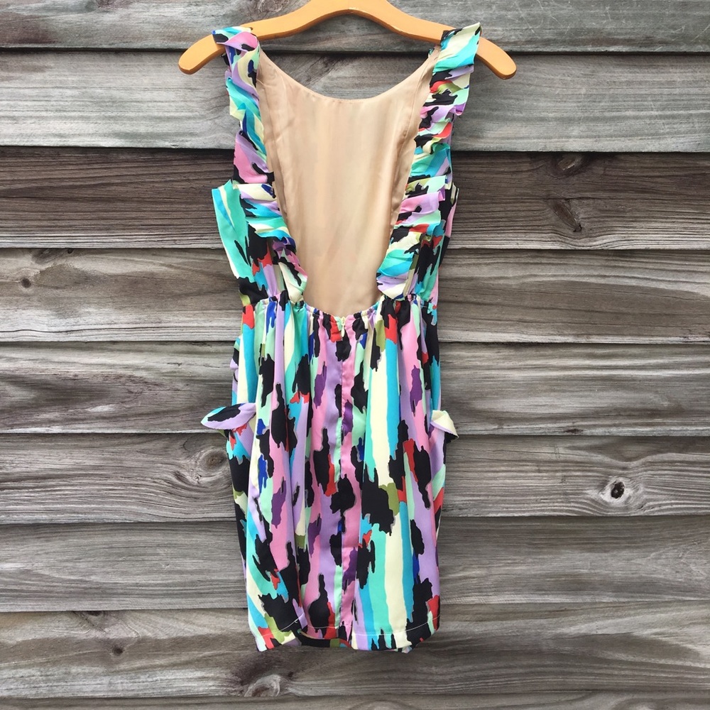 Cute backless dress - Picture 4 of 5