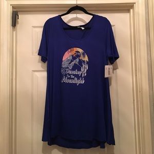 NWT! Medium Lularoe Perfect T