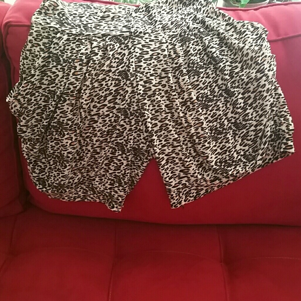Animal print balloon shorts