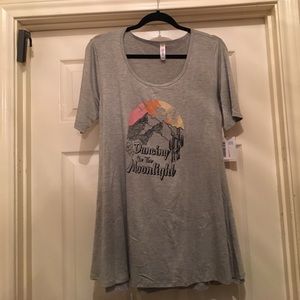 NWT! Medium Lularoe Perfect T