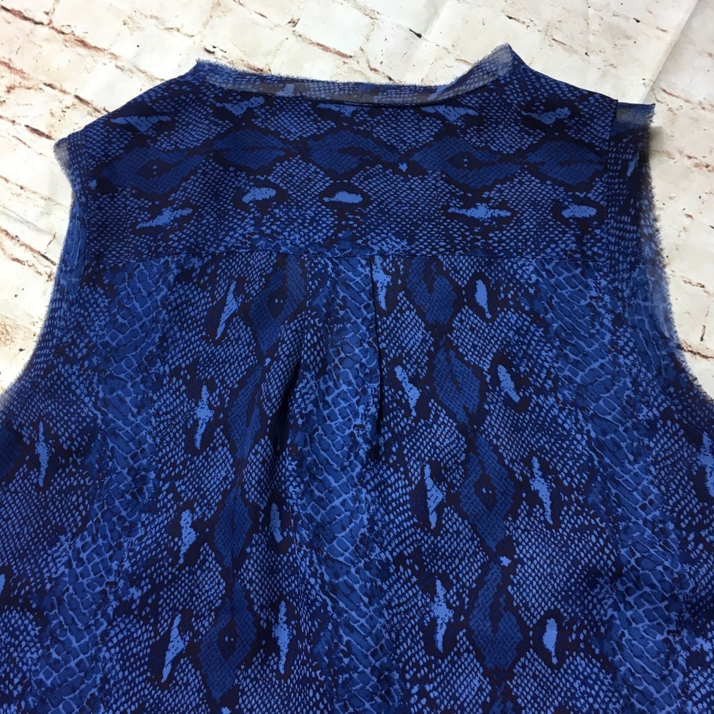 ❌SOLD❌ [Banana Republic] Snake Print Career Blouse - Picture 6 of 6