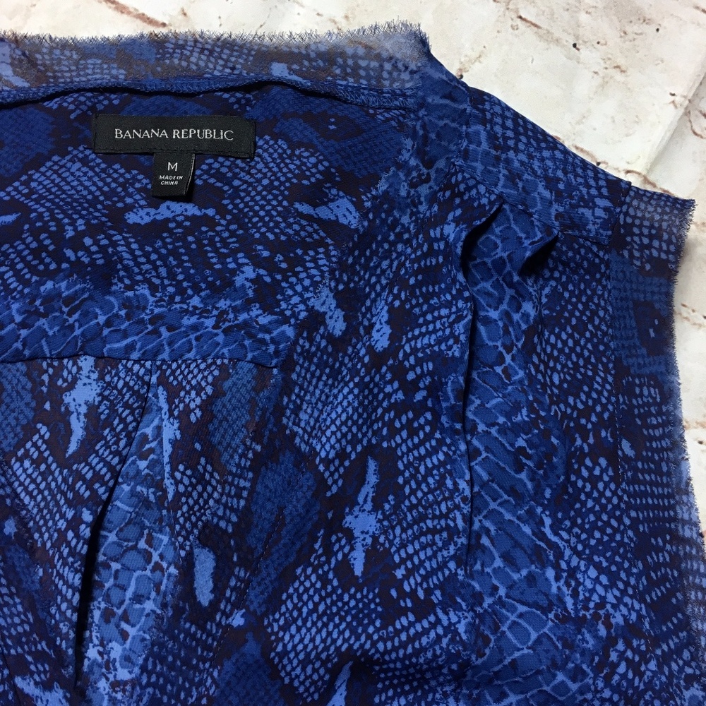 ❌SOLD❌ [Banana Republic] Snake Print Career Blouse - Picture 2 of 6