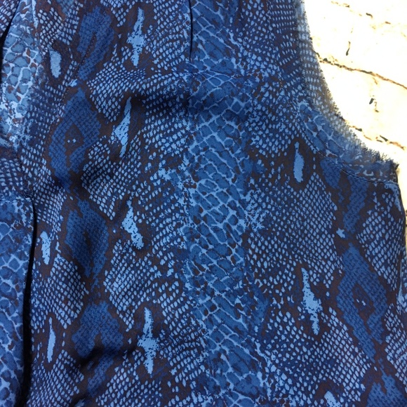 ❌SOLD❌ [Banana Republic] Snake Print Career Blouse - Picture 3 of 6