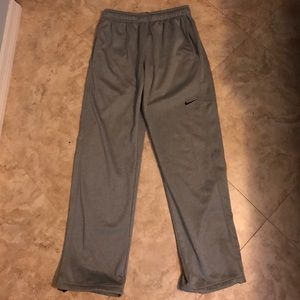 Nike therma-fit sweats
