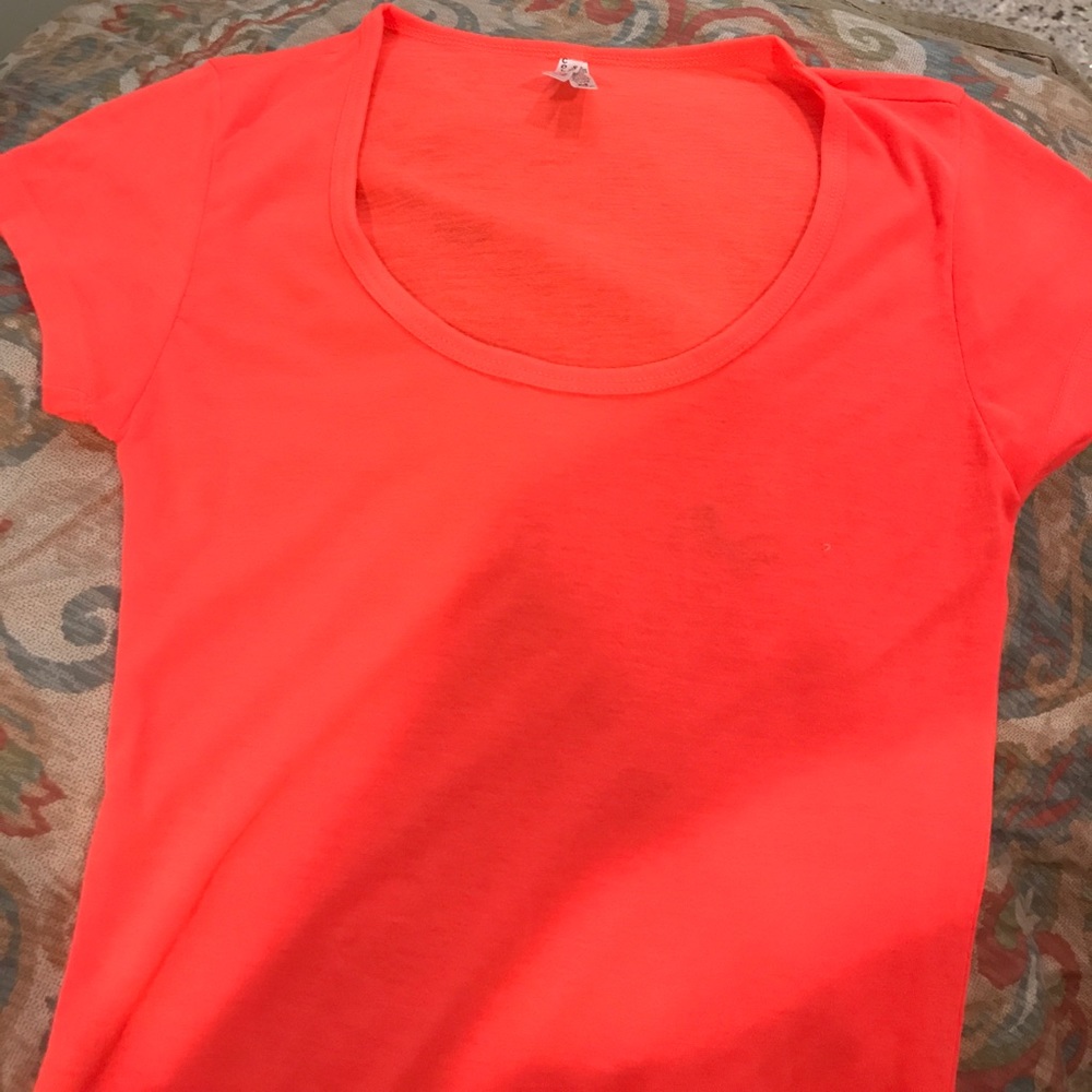 TEE - Picture 2 of 5